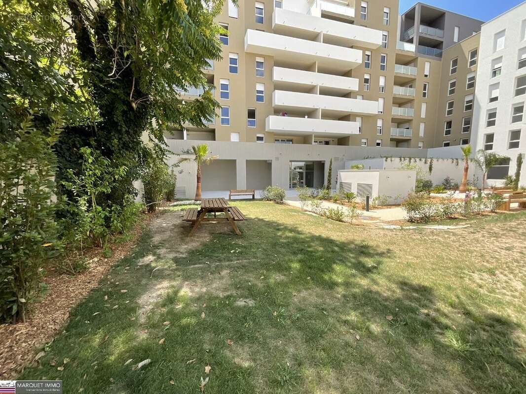 APT T4 offrant 80 m² avec terrasse 19 m² et parking au 5° étage avec ascenseur... - photo 18