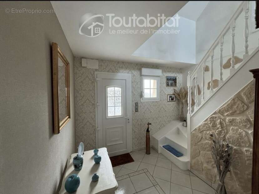 Maison à NEUVILLE-LEZ-BEAULIEU