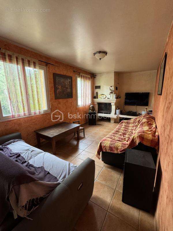 Maison à SAINT-SERIES