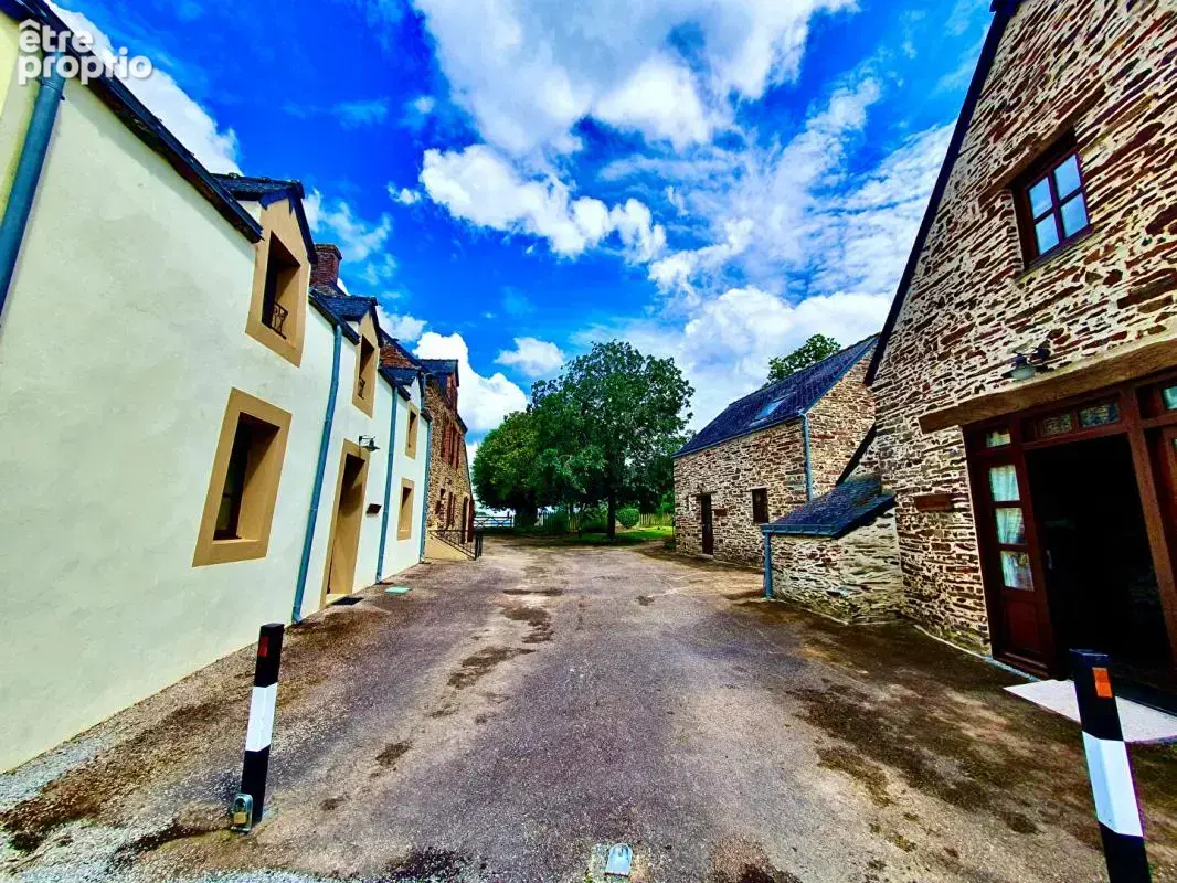 Sally HICKEY vous présente un ensemble de 4 maisons en excellent état et piscine chauffée au bourg. 12 chambres, 8 salles de bai - photo 5