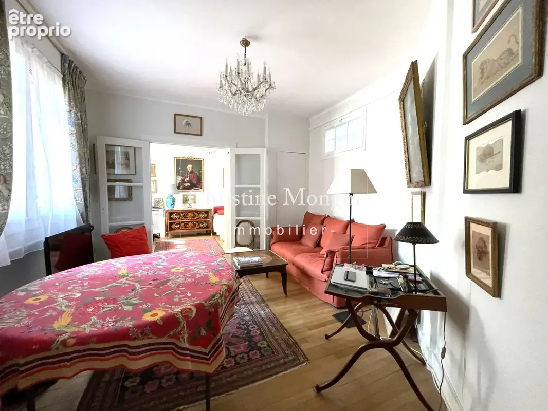 Appartement à NEUILLY-SUR-SEINE