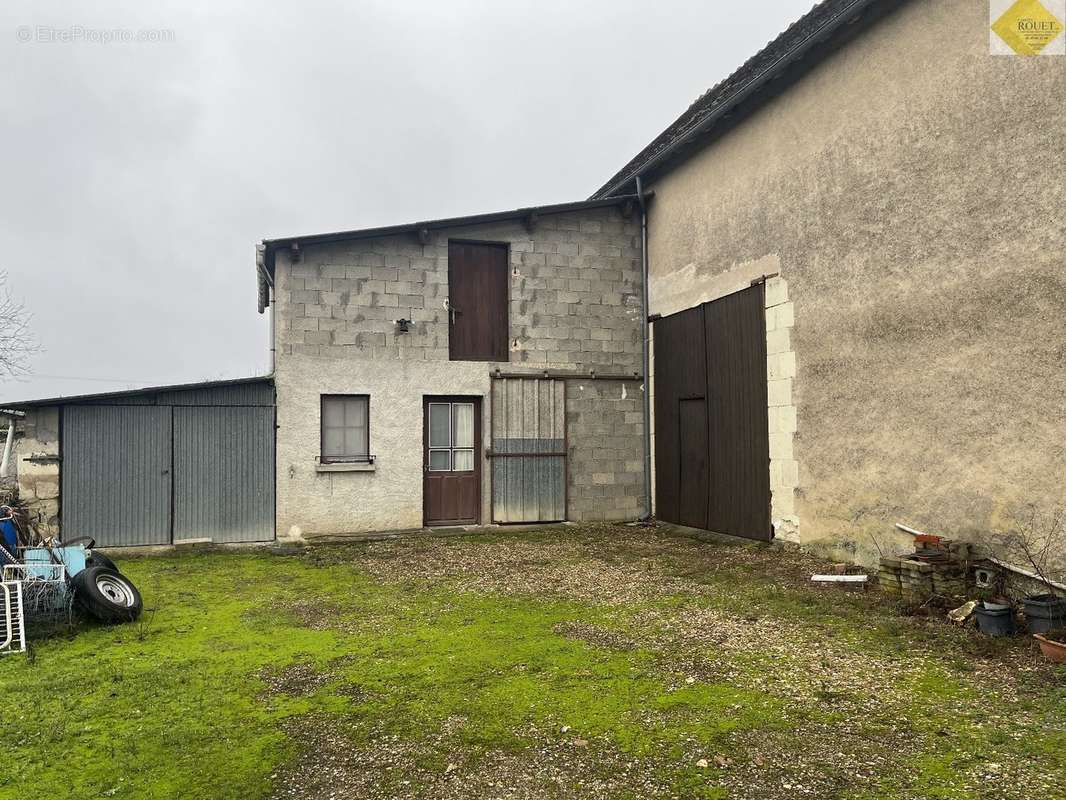 Maison à COUSSAY-LES-BOIS