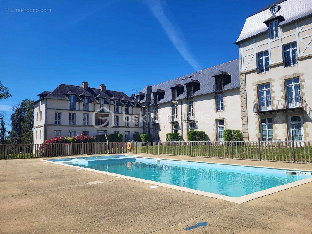 Superbe t2 meuble - piscine - deux balcons - place de parking - photo 11