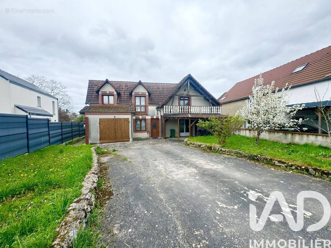 Photo 1 - Maison à LA CHAPELLE-SAINT-MESMIN