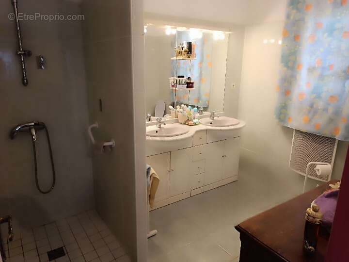 Maison à AZAT-LE-RIS