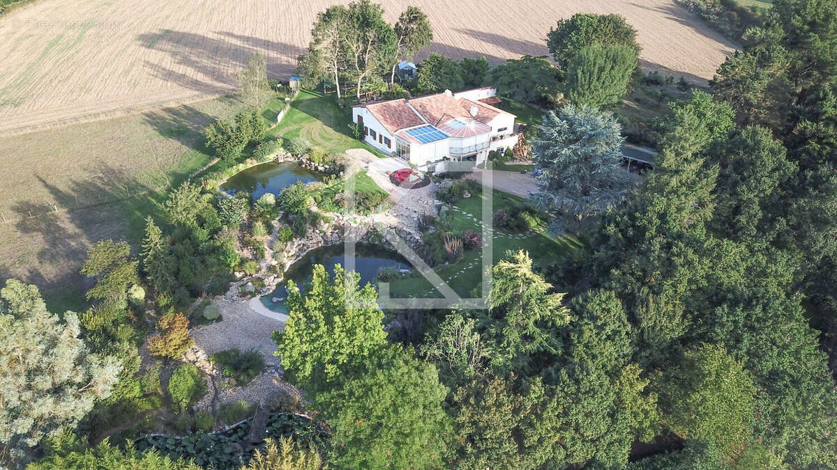 Maison à LA TESSOUALLE