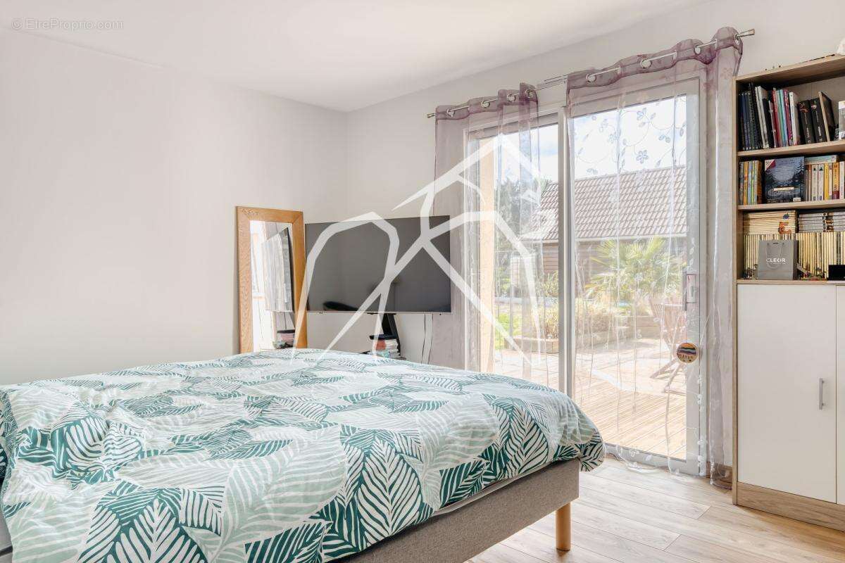 Maison semi plain-pied 7 pièces  169 m²  Avec jardin, terrasse et garage  SAINT PIERRE DE VARENGEVILLE 76480 - photo 7