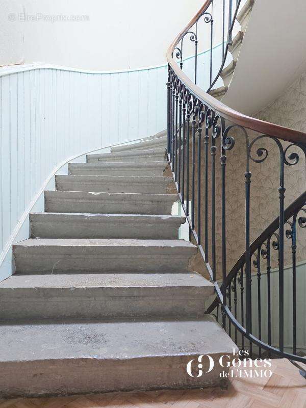 Écully   Élégante maison bourgeoise à réinventer, dans un éc - photo 25