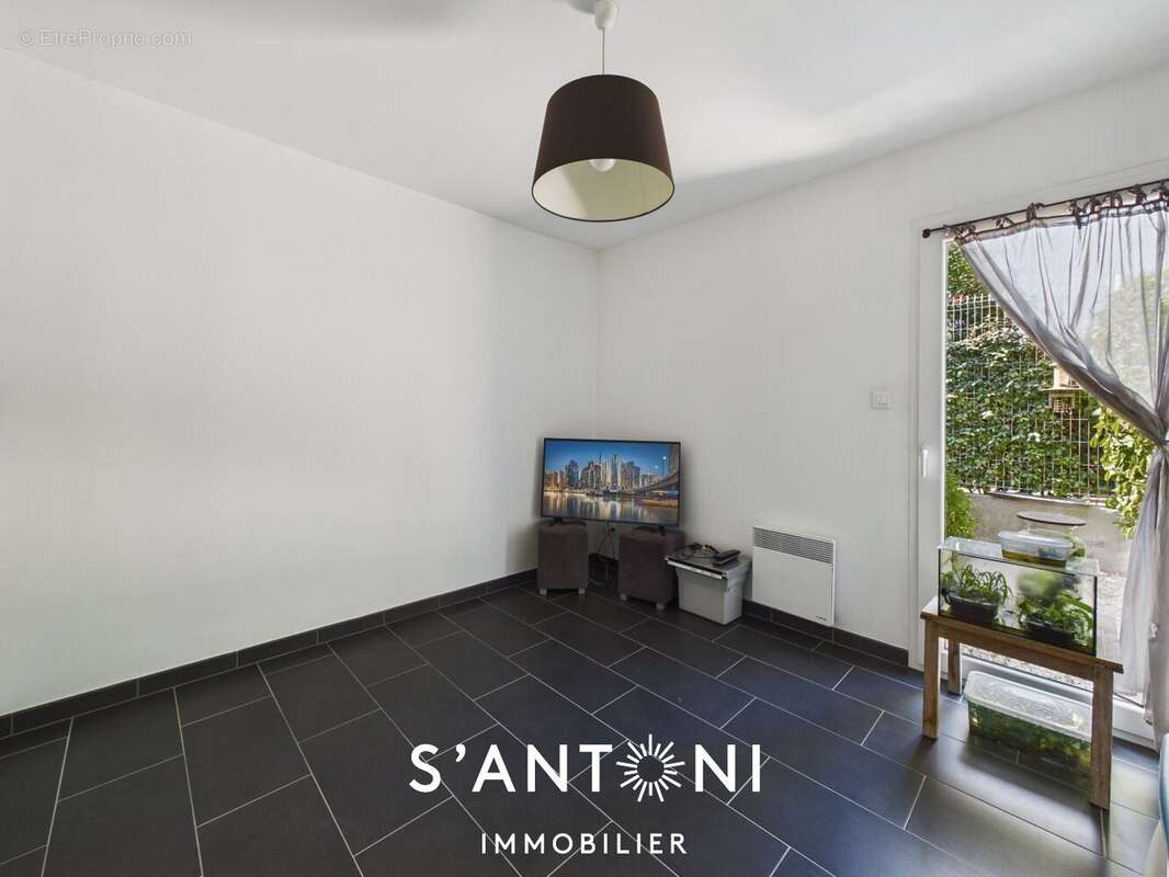 À vendre  Villa mitoyenne de plain-pied à 100 m du Port de Marseillan - photo 9