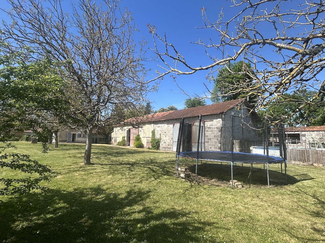 Maison à AUBETERRE-SUR-DRONNE
