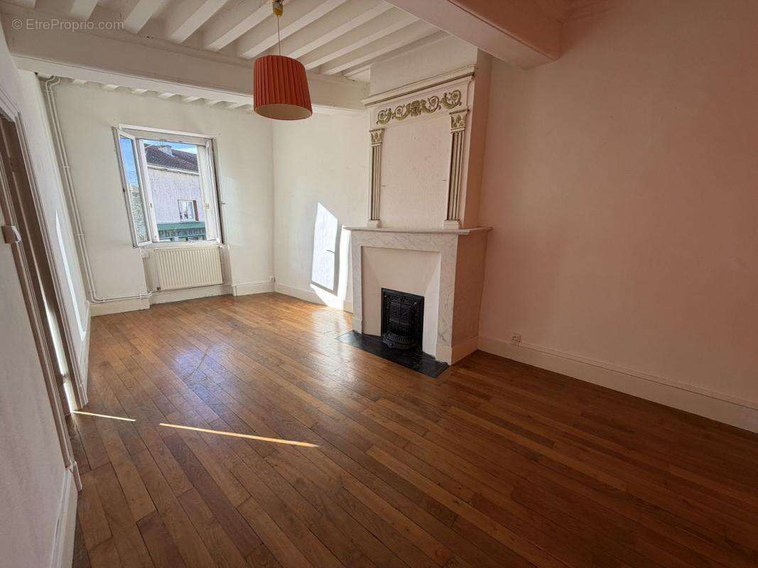 Appartement à CHALAMONT
