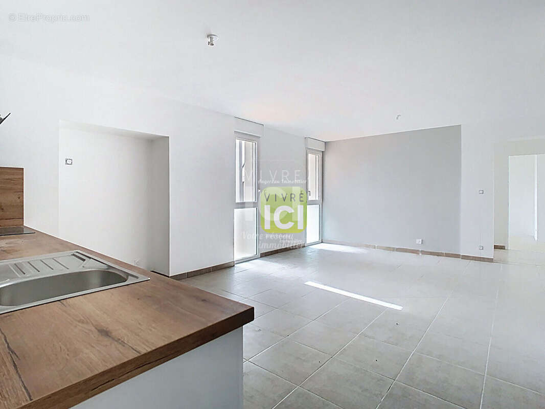 Appartement à SAINT-MACAIRE-EN-MAUGES