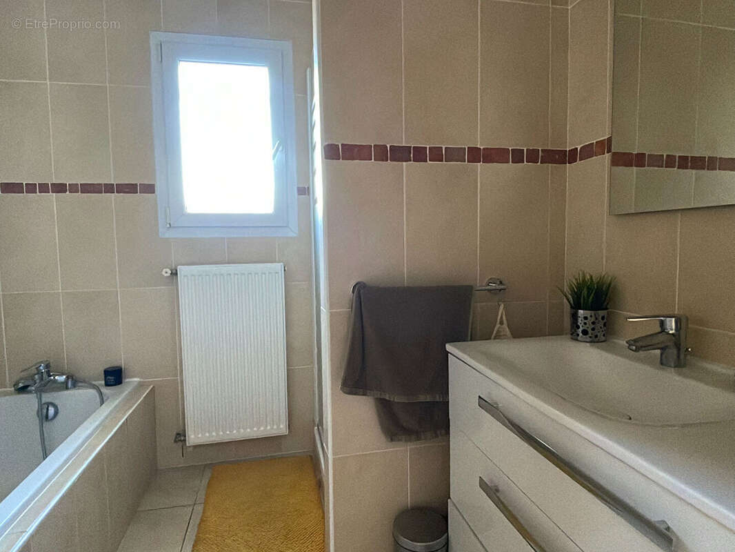 Maison à ROCHES-PREMARIE-ANDILLE