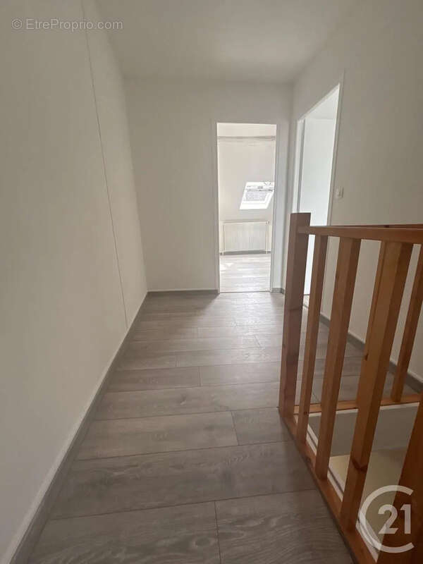 Maison 93 m² à Saint-Quentin  - photo 9