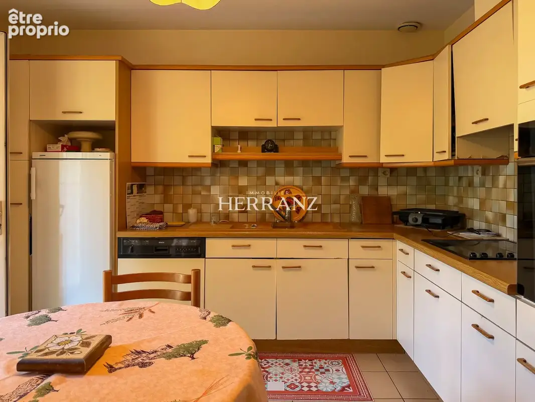 Maison de plain-pied avec jardin, garages et dépendances à Libourne - photo 8