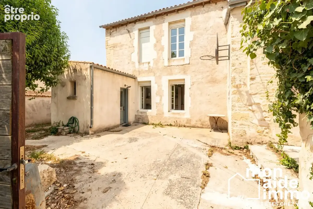 Maison à SURGERES