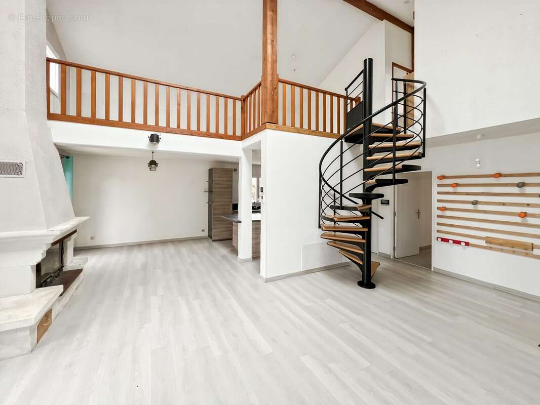 Maison 181 m² à Saint-Lys  - photo 3
