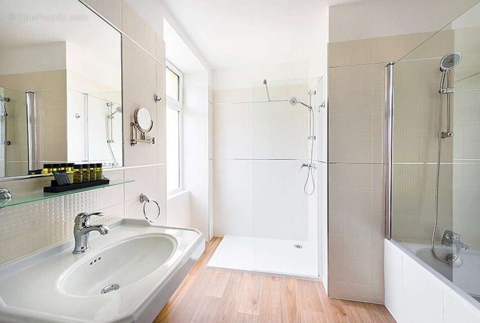 INVESTISSEMENT LOCATIF  Nîmes  Appart'city Collection Nîmes Arènes  5,53 % de rentabilité - photo 5