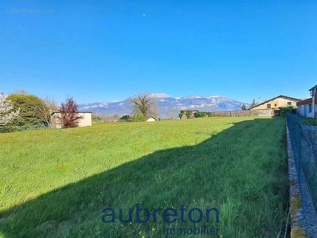 Terrain à CHARNECLES