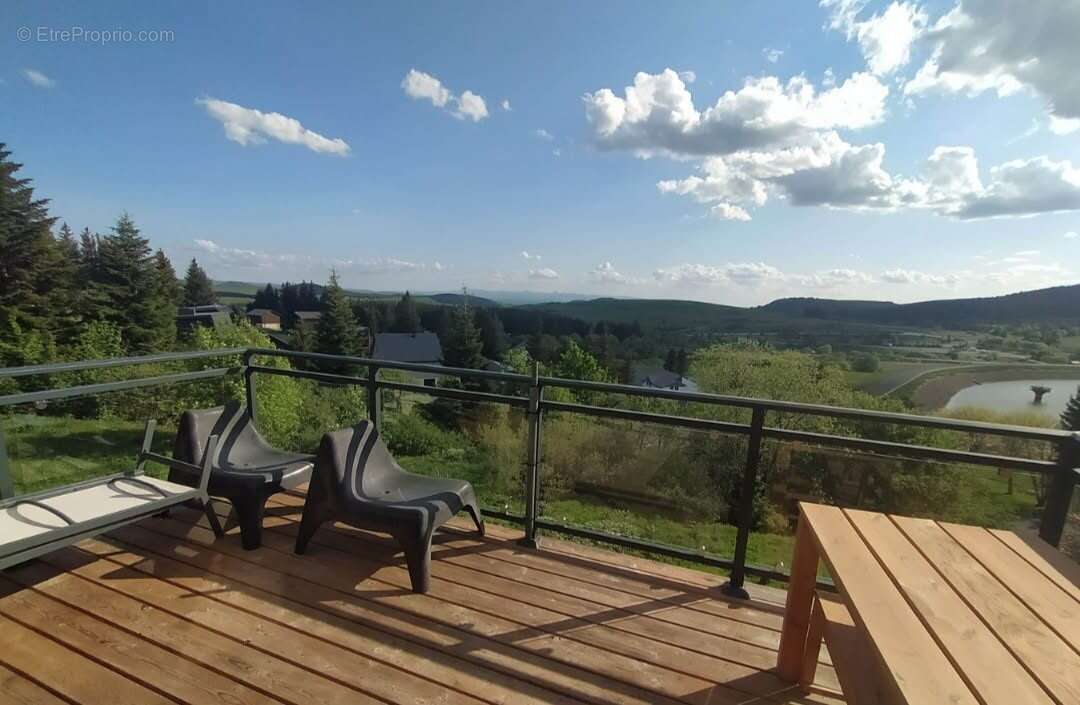 Maison à BESSE-ET-SAINT-ANASTAISE