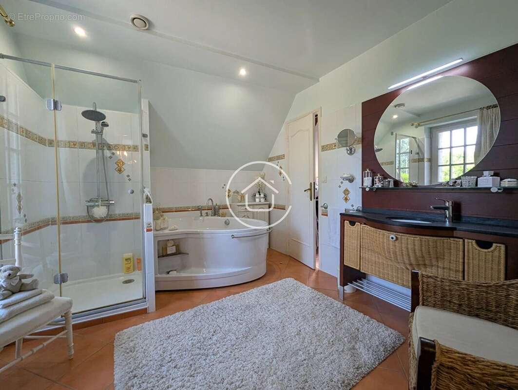 Maison à LA CHAUSSEE-SAINT-VICTOR