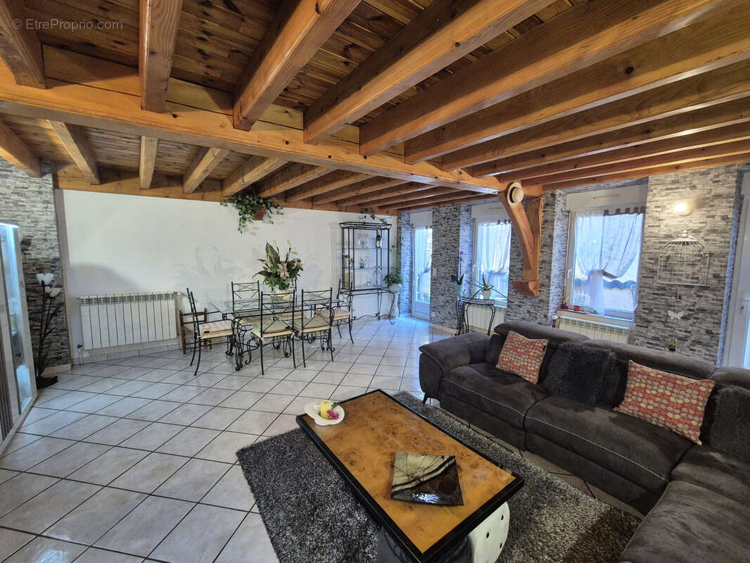 Maison à LA ROCHE-BLANCHE