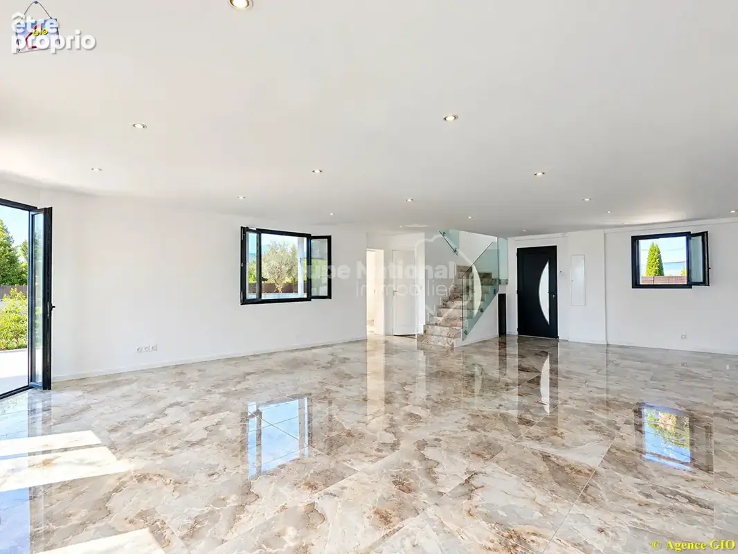 Toulon les 4 chemins - villa  2026 t5 de 121 m²  - terrain de 559 m² - piscine -  terrasse - photo 3