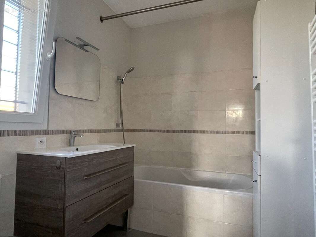 Maison 99 m² à Bourg-De-Peage  - photo 8