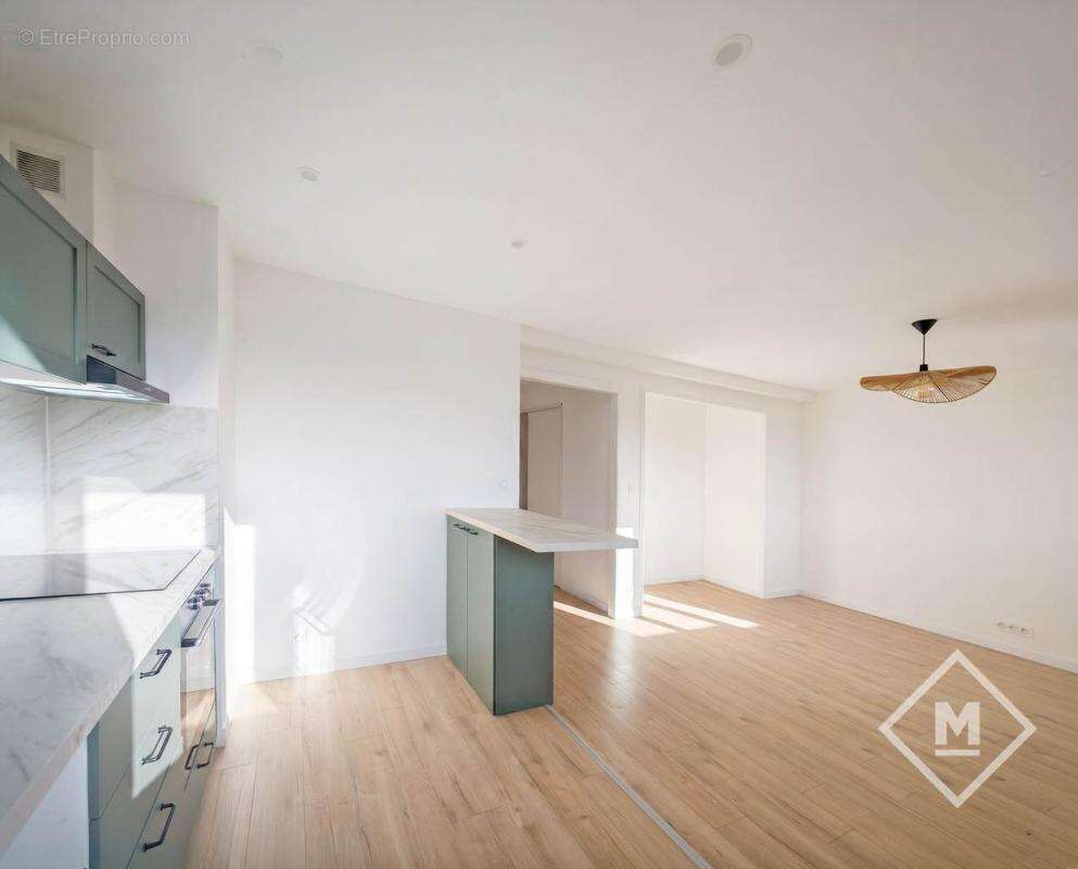 Appartement 3 Pièces Lumineux Dernier Étage Marseille 4ème Quartier Chartreux à 210 000€ FAI - photo 6