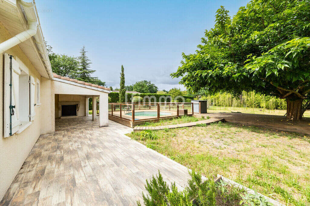 Maison 4 chambres - piscine - grand terrain - photo 3