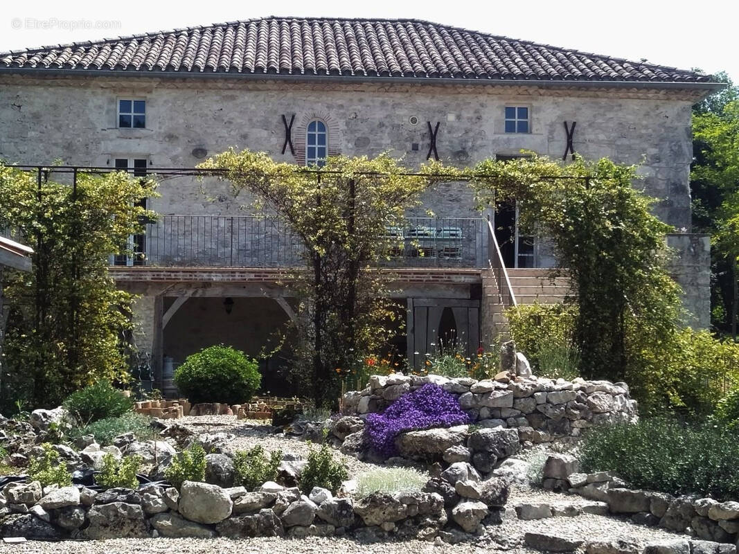 Maison à MONTAIGU-DE-QUERCY