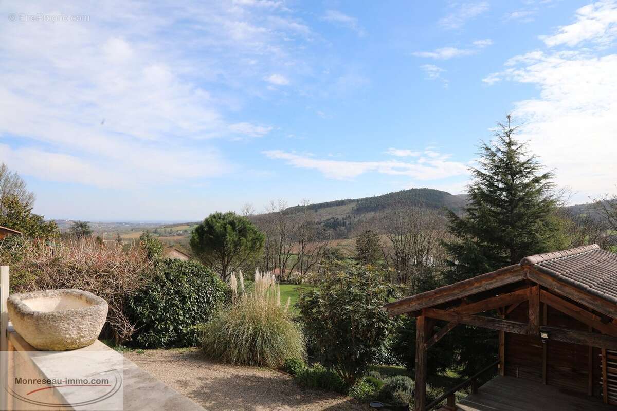 Maison à LA ROCHE-VINEUSE