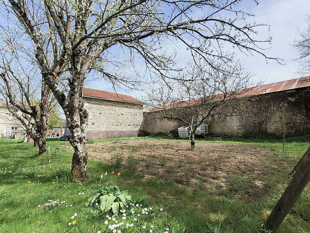 Terrain à LA MOTHE-SAINT-HERAY