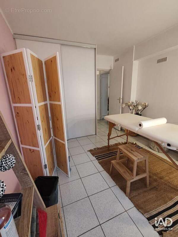 Photo 9 - Commerce à SARTROUVILLE