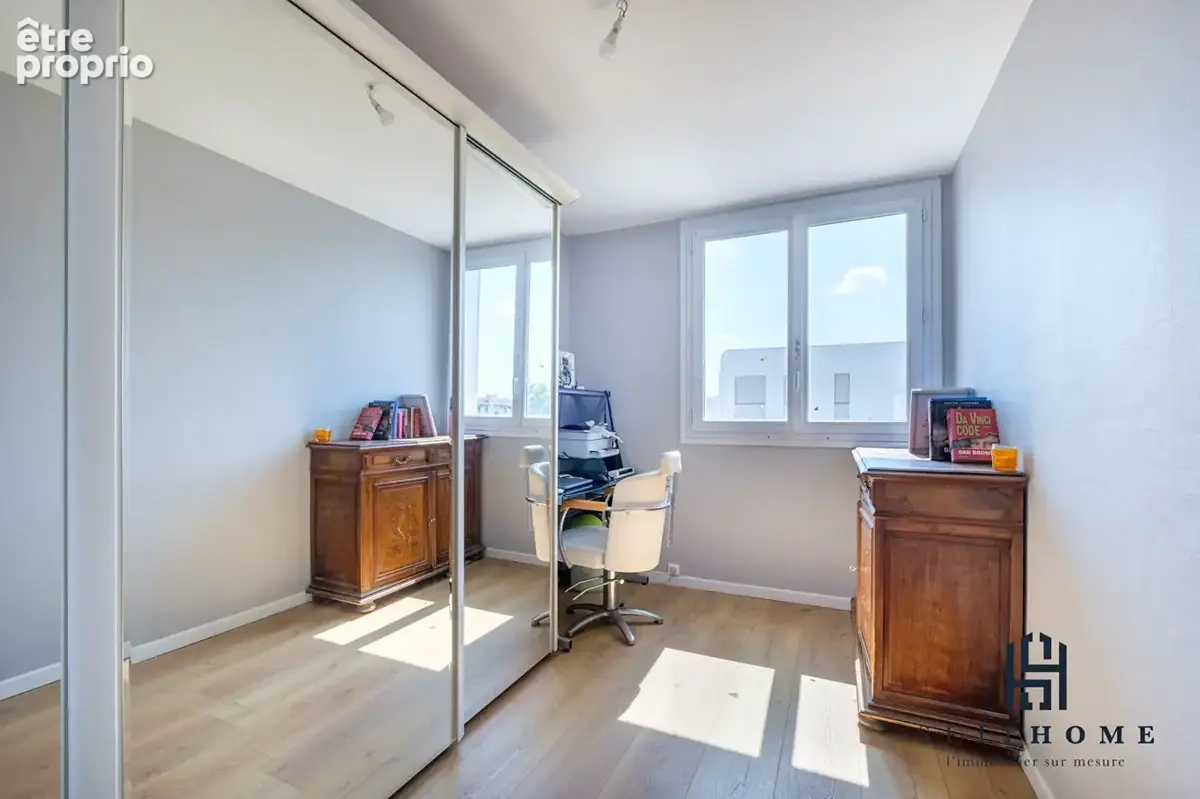 Appartement T5 à vendre proche de la maison de la danse Appartement  5 pièce(s) 82m2 4 chambre au dernier étage à LYON 8 - photo 5