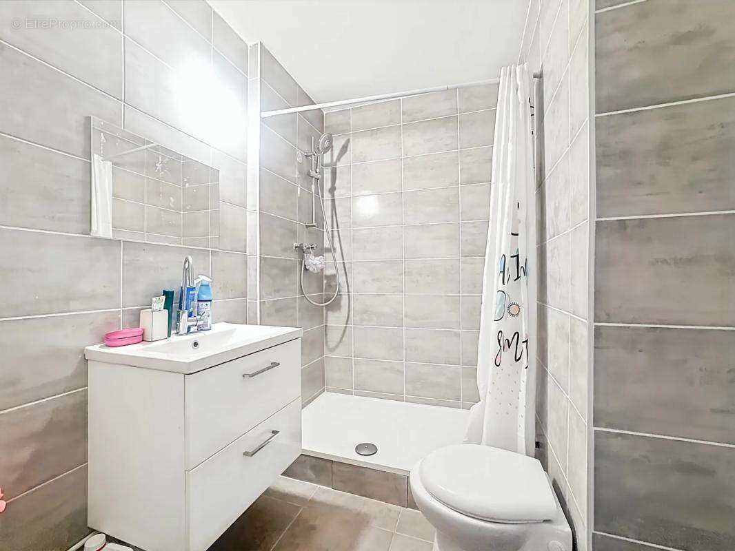 Appartement à NIVOLAS-VERMELLE