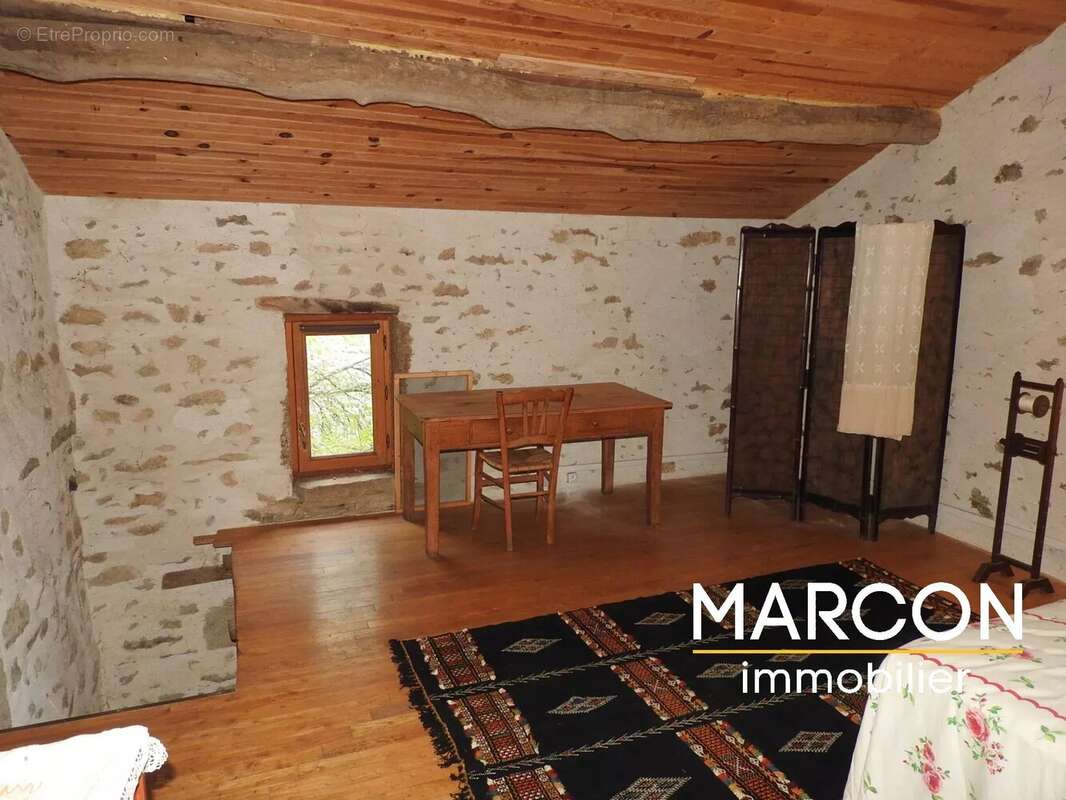 Maison à SAINT-PIERRE-BELLEVUE