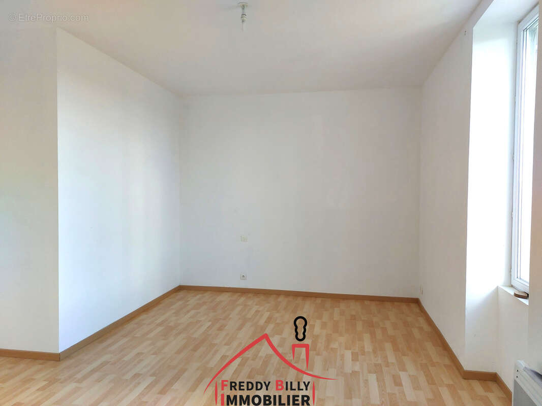 Maison à SAINT-VARENT