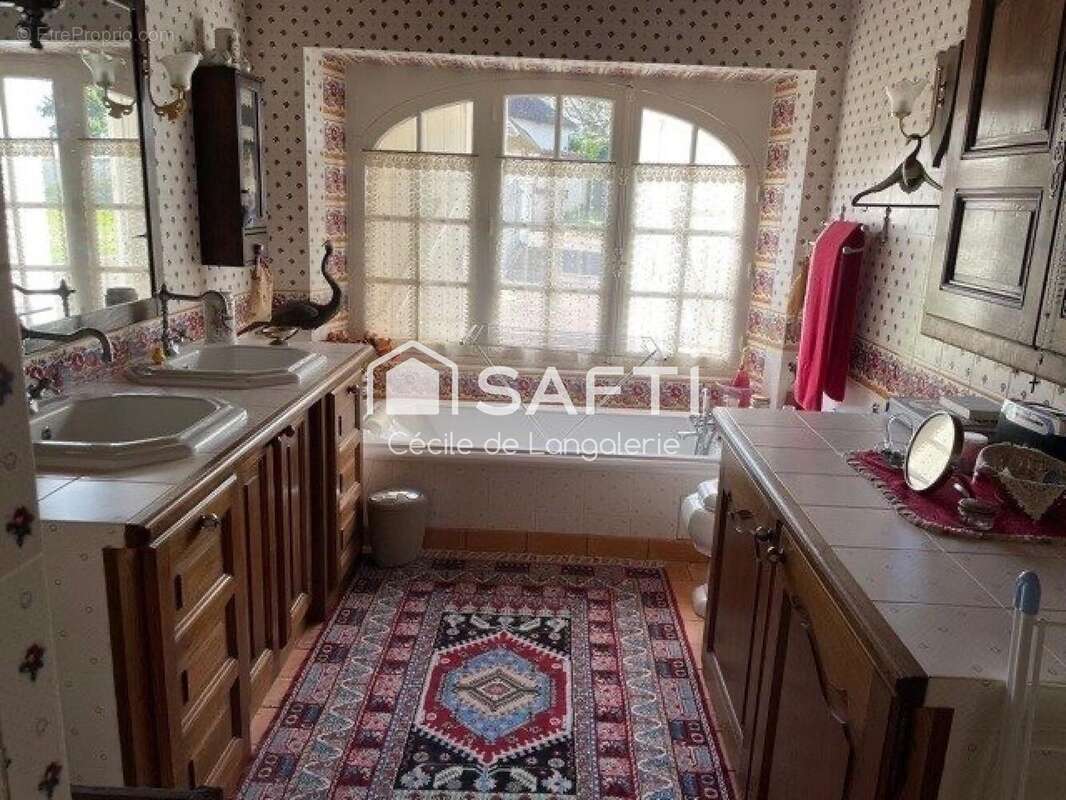 Maison 189 m² à Azay-Le-Ferron  - photo 5