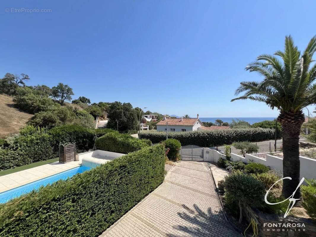 Maison à LES ISSAMBRES