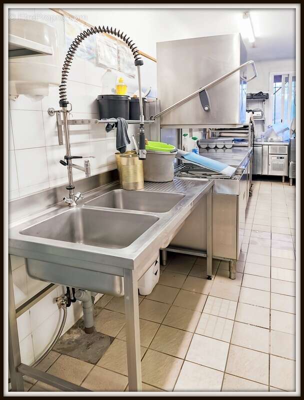 Commerce à AUREILHAN