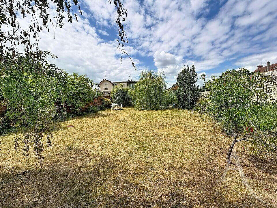 Maison de caractère à Mantes la Ville, 5 chambres, un garage, sous sol total et une dépendance - photo 3