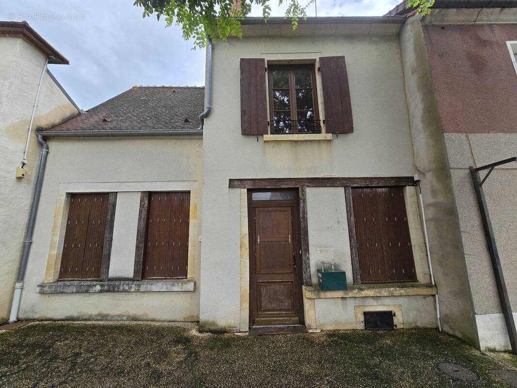 Maison à DUN-SUR-AURON