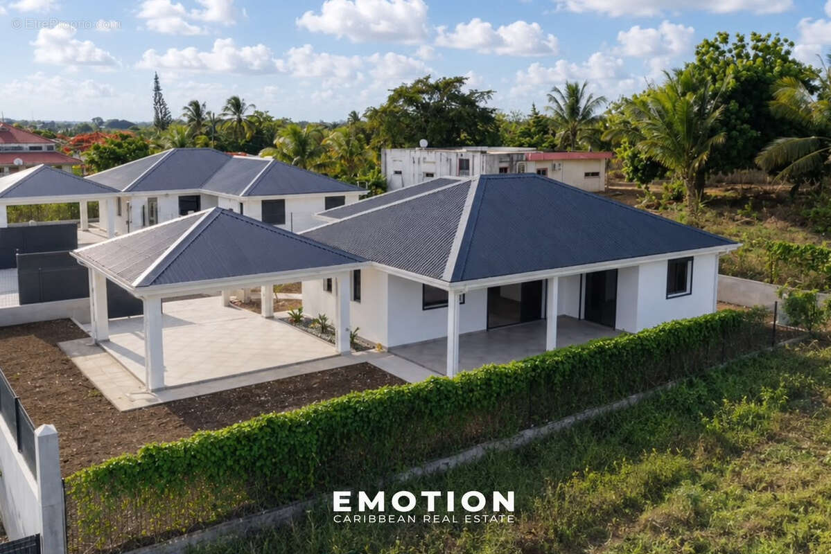 Villa contemporaine neuve T4   120 m2 habitables   Saint-François - photo 2