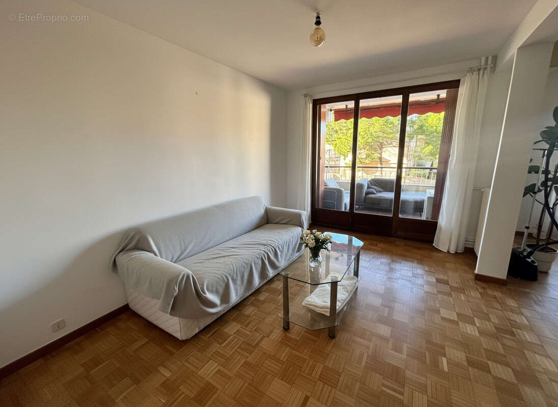 Appartement à MARSEILLE-5E