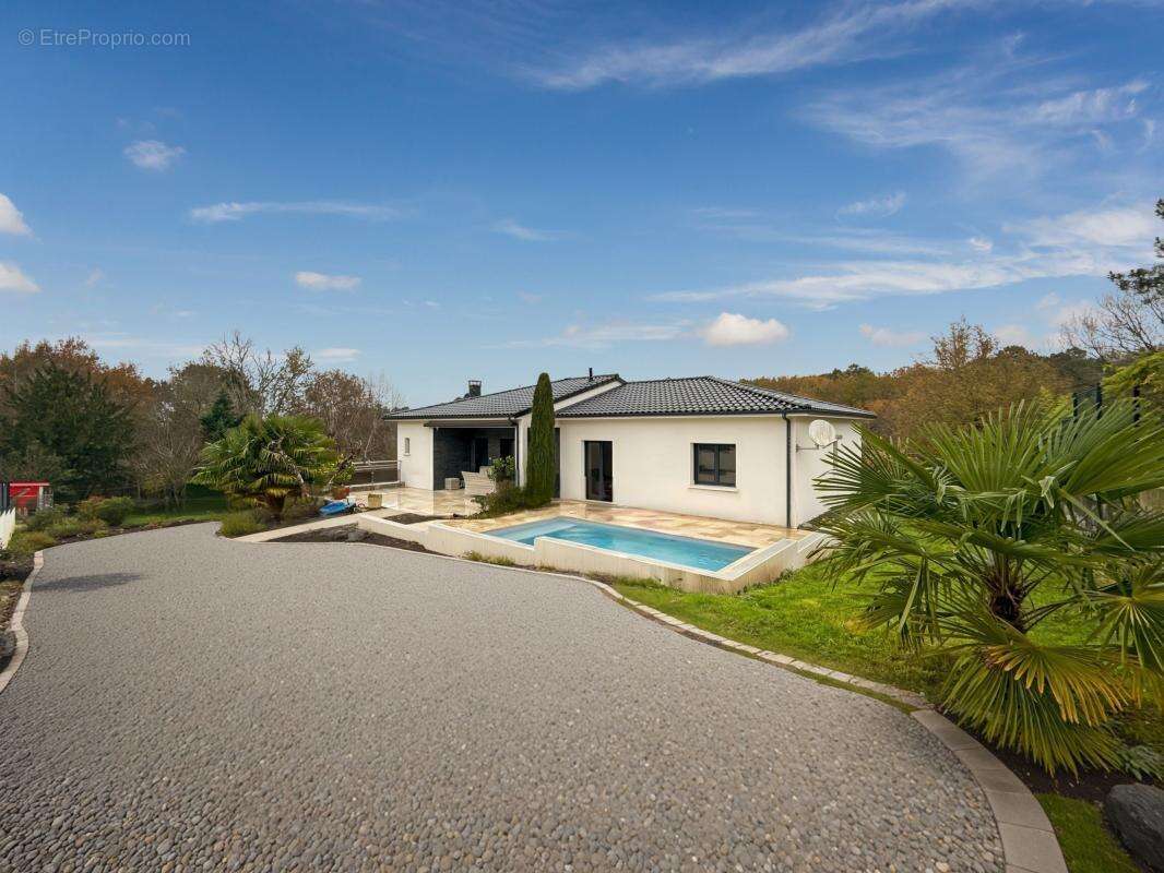 Maison à CHATEAU-L'EVEQUE