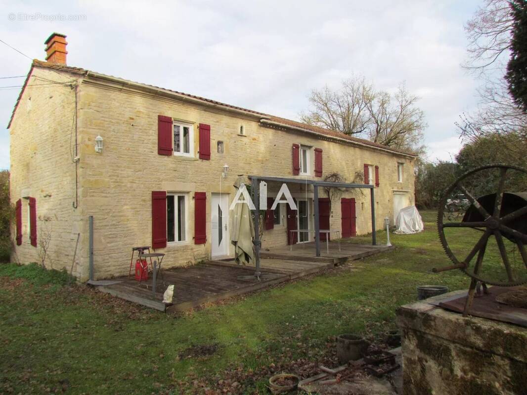Appartement à SAINT-FRAIGNE