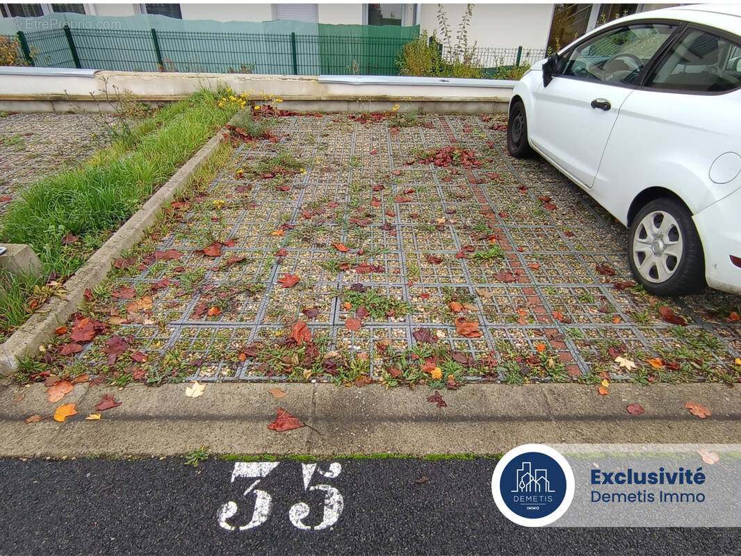 Parking à LONGPONT-SUR-ORGE