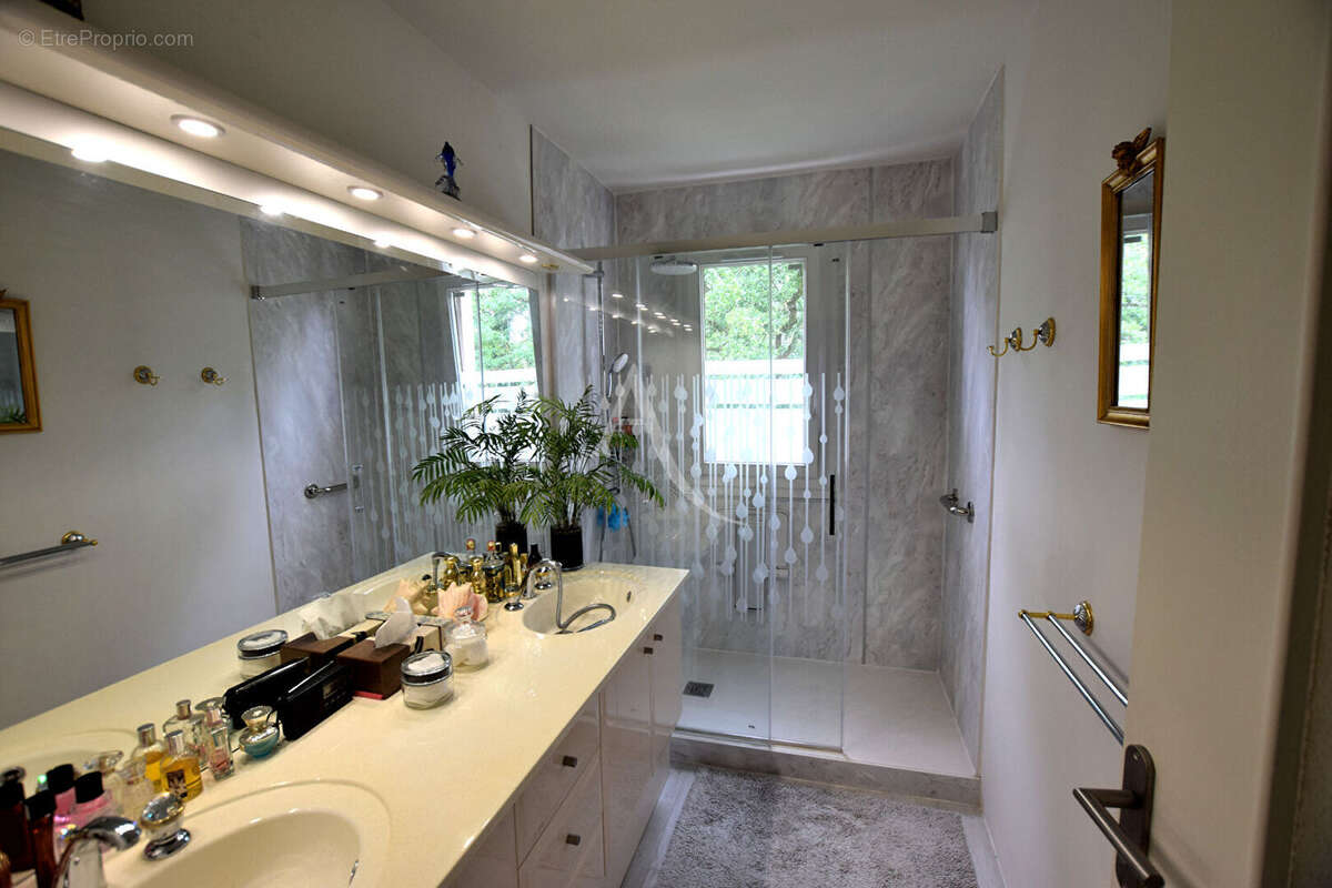 Appartement à BURES-SUR-YVETTE
