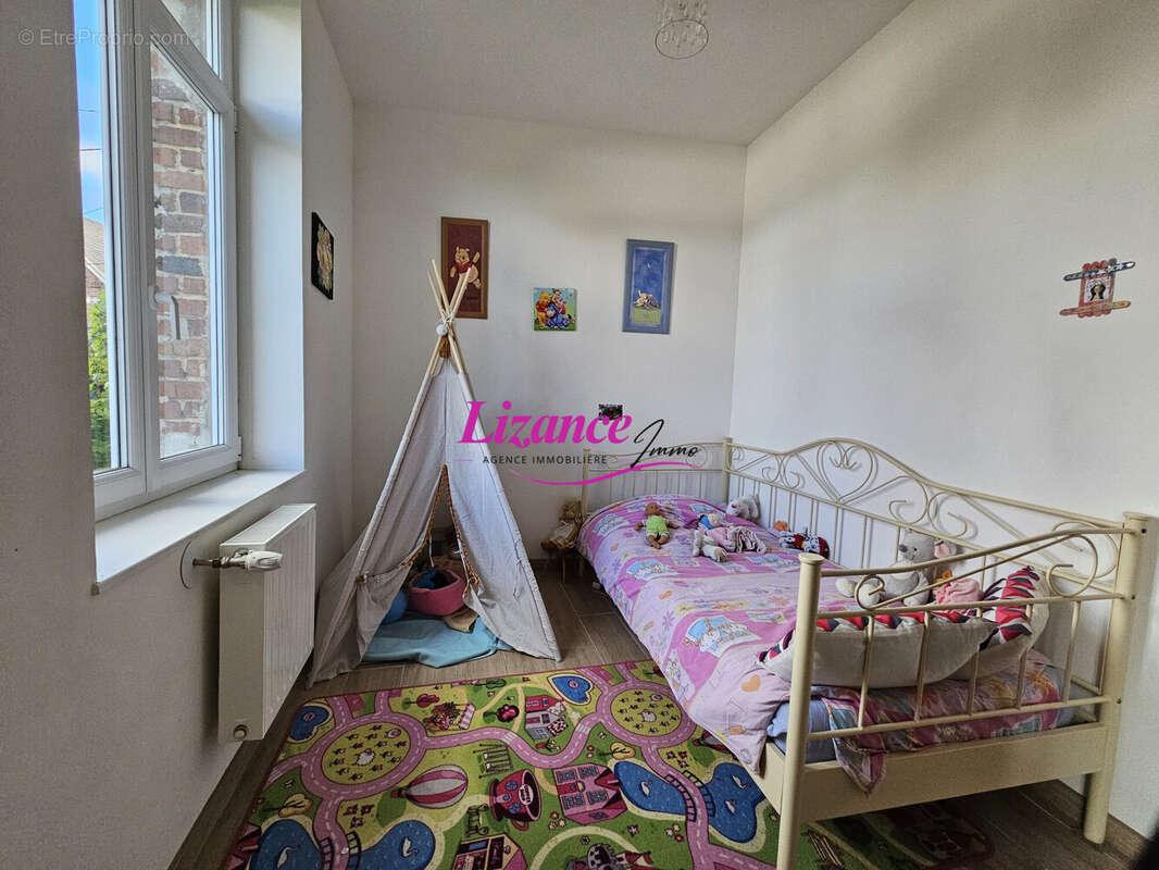 Maison à CROISILLES